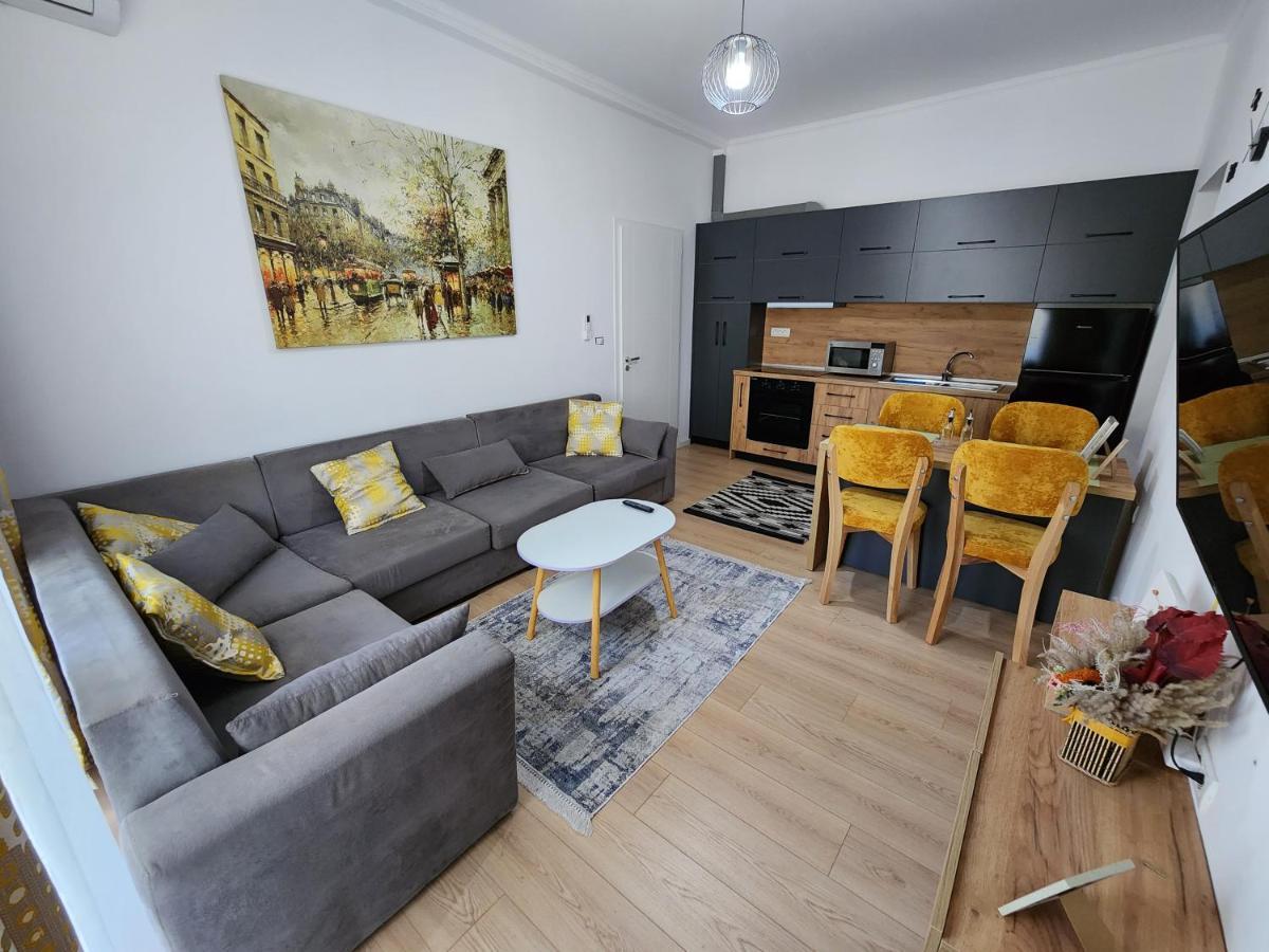 Apartment Sweet 21 *